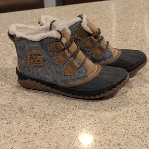 Sorel Waterproof Gray and Brown Boots